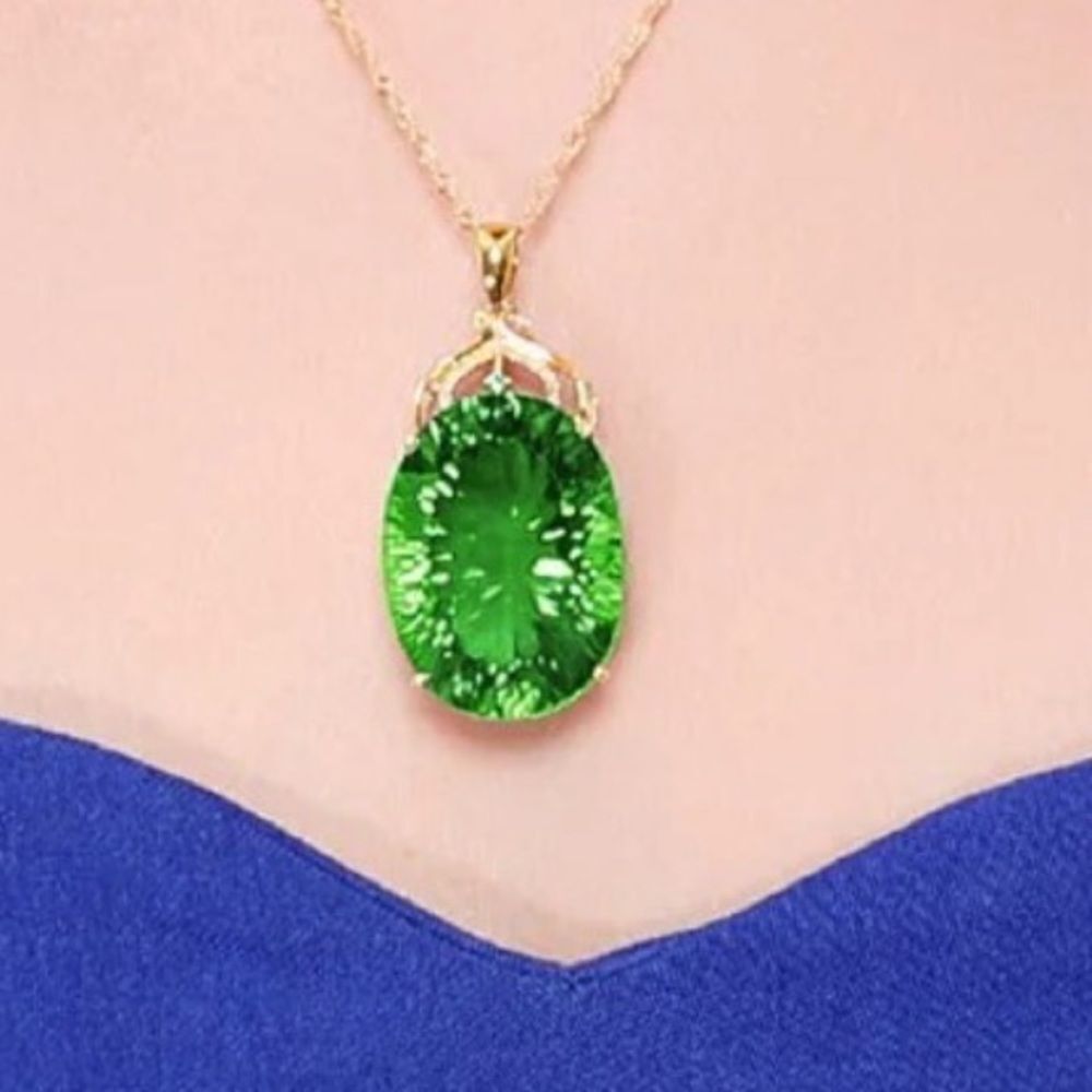 Luxury Princess Queen Green Diamond Zirconia Pendant Gold Plated Necklace NEW